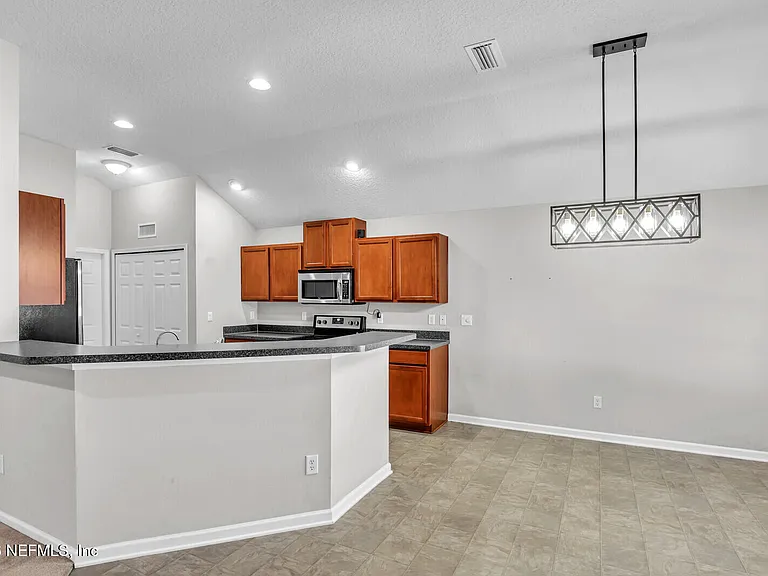 4892 Monroe Forest Dr — Photo 4