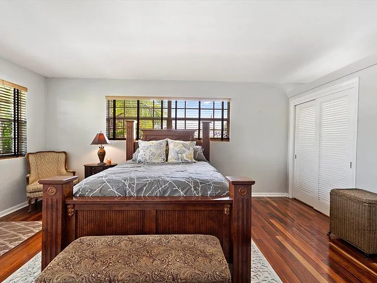 2201 N Lakeside Dr — Photo 10