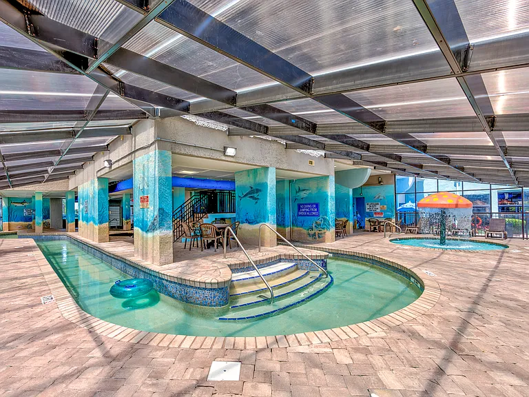 Indoor lazy river