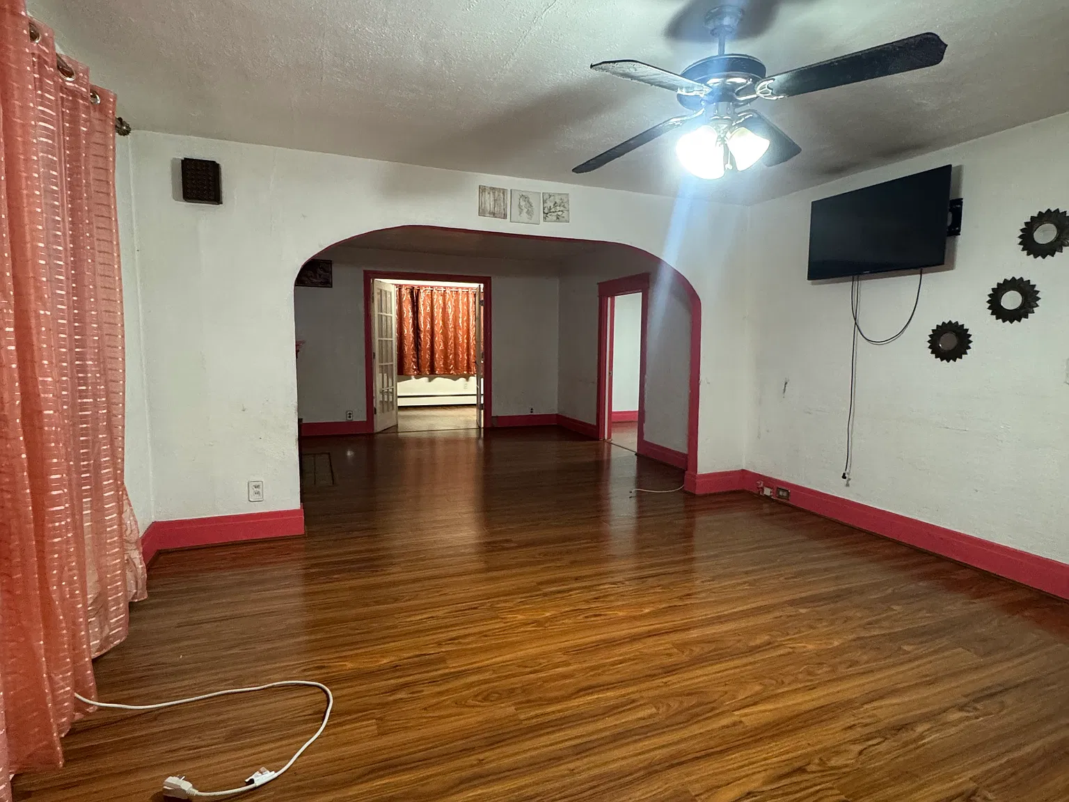4 bed, $1,300 — Photo 4