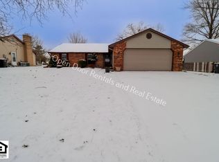 3710 Aboite Lake Dr, Fort Wayne, IN 46804