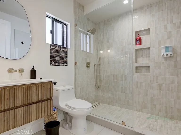 2743 N Keystone St — Photo 16