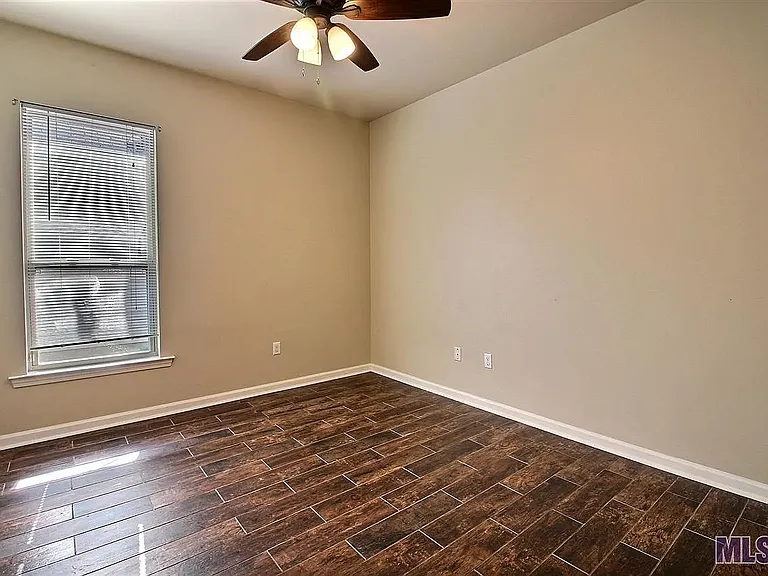 11389 Ashwood Ct — Photo 2