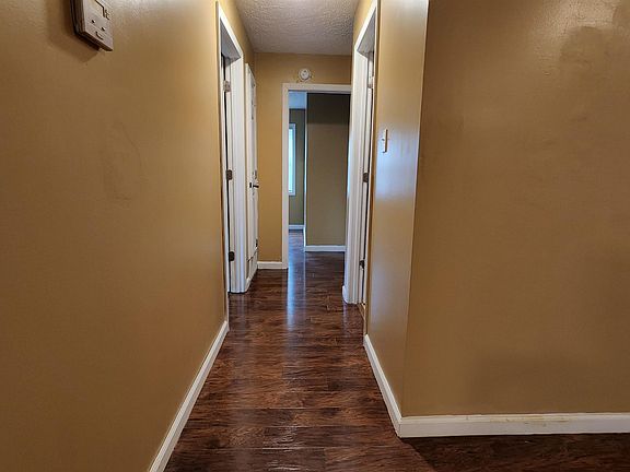 4th image of 45 Sweetbriar Cir