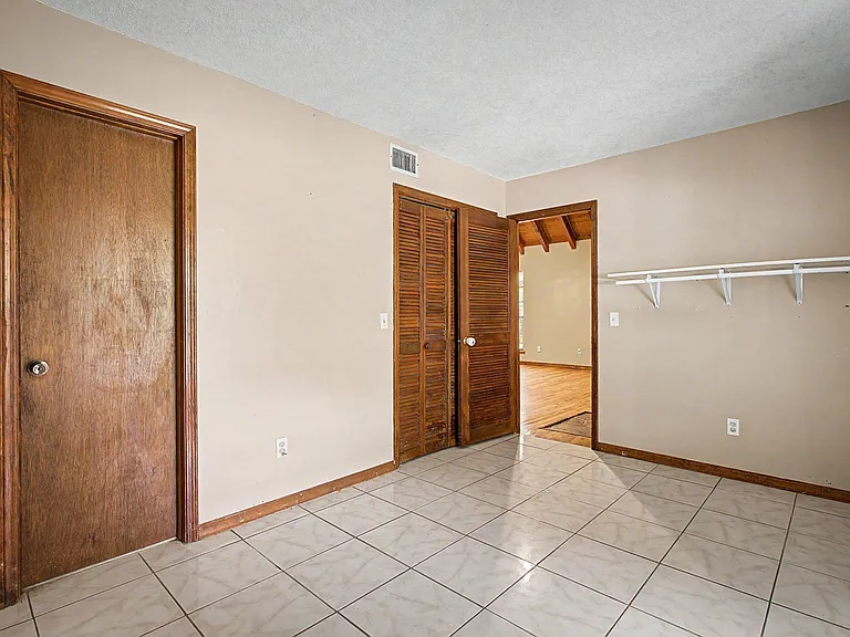 302 Bernard Rd — Photo 26
