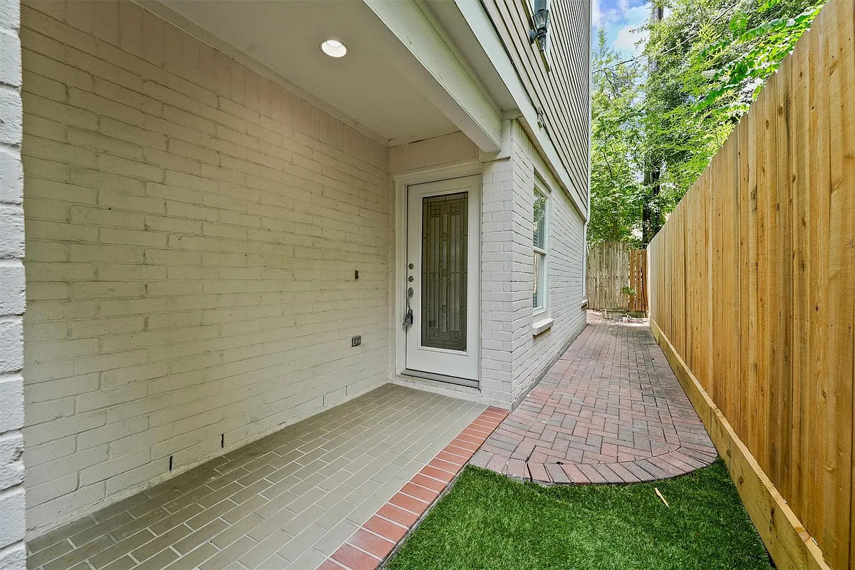 Building Photo - 208 Hawthorne St #A