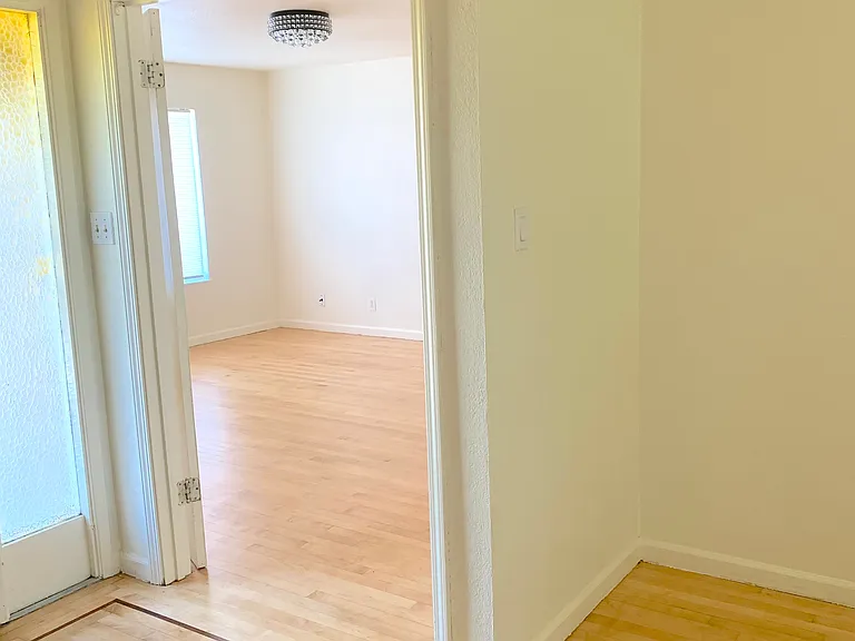1420 Aster Dr — Photo 3