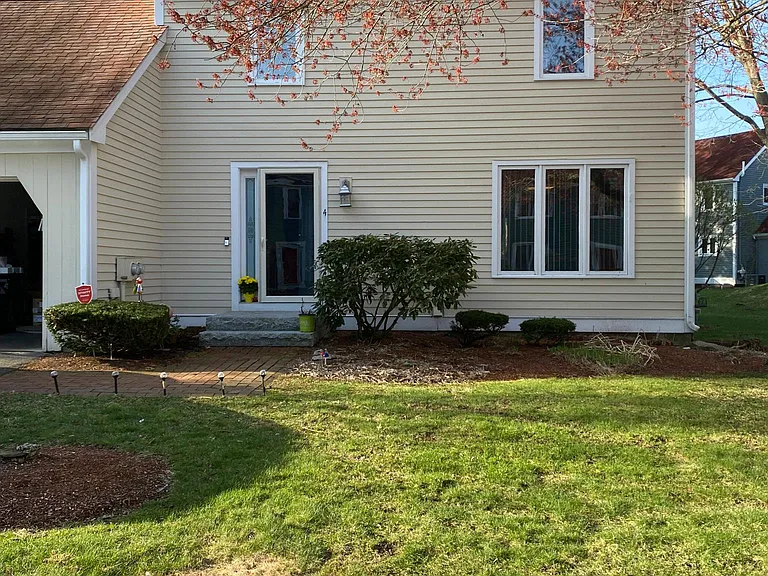 4 Sunflower Ln — Photo 1