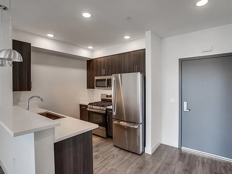 6015 Woodman Ave #201 — Photo 2