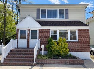26 Devine St, Lynbrook, NY 11563