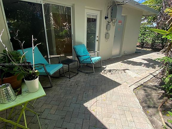 2nd image of 5230 NE 14th Way