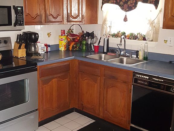 3rd image of 408 Adelaide Dr