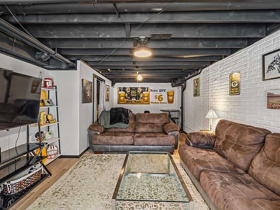 4th image of 6873 Sharon Dr