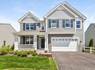 1231 Clearwater Dr, Pingree Grove, IL 60140