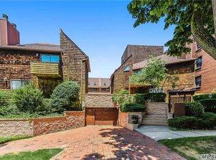 7 Hill Park Ave APT C, Great Neck, NY 11021
