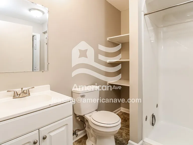 1395_010_main_bathroom_11.jpg