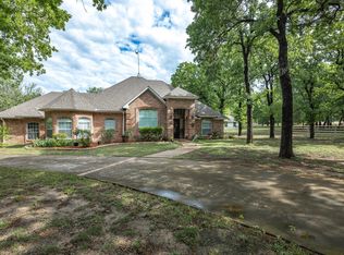 102 W Ridge St, Decatur, TX 76234