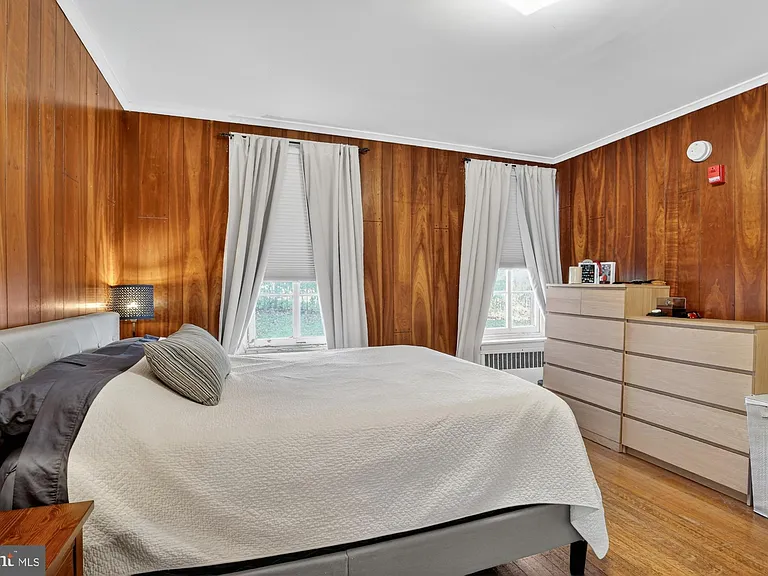 350 Green Ln #1R — Photo 3