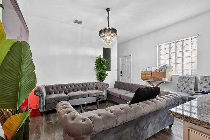 3 bed, 1062 sqft, $3,250 — Photo 4