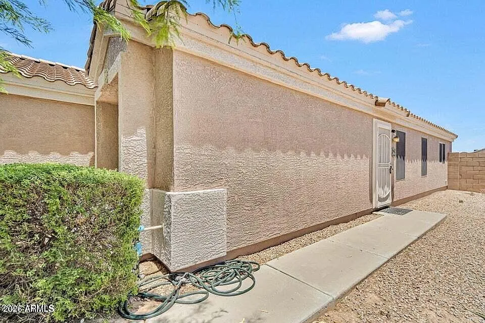 3 bed, 2.0 bath, 1281 sqft, $1,700 — Photo 4
