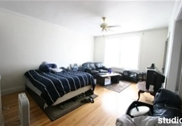 5154 N Clark St #426 — Photo 2