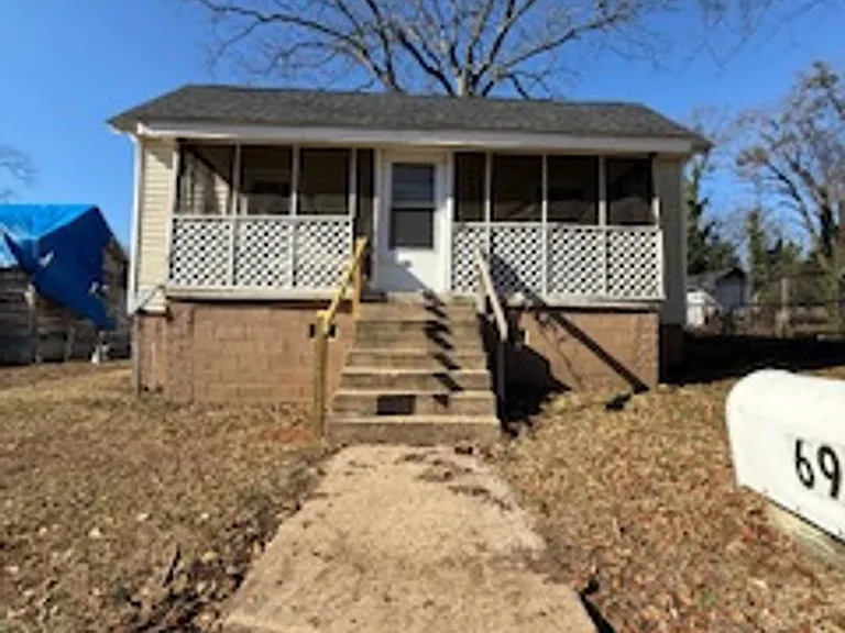 692 Southern St — Photo 1