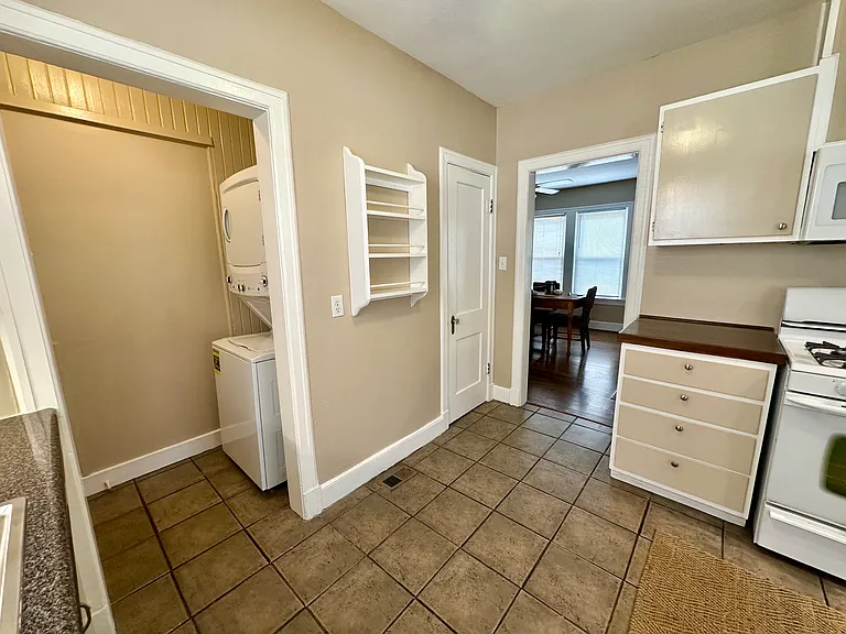 Live Oak St — Photo 15