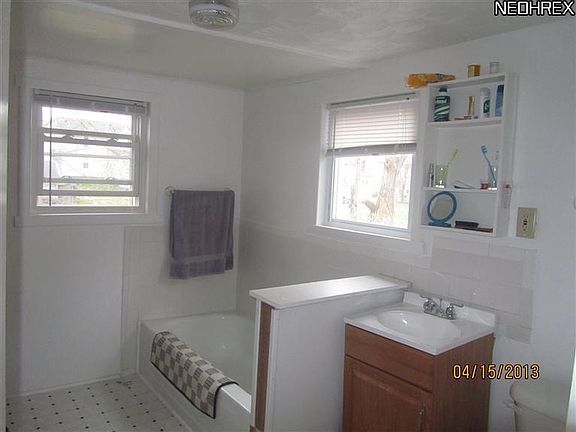 4th image of 558 Bank St