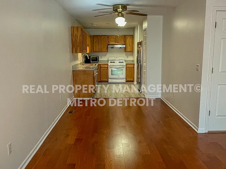 5560 Seabreeze Ln — Photo 7