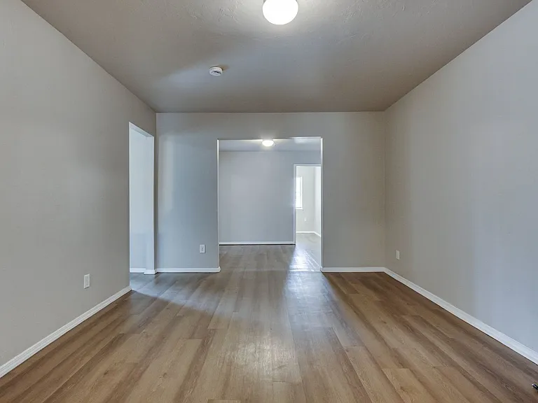 1005 SW 63rd St — Photo 11