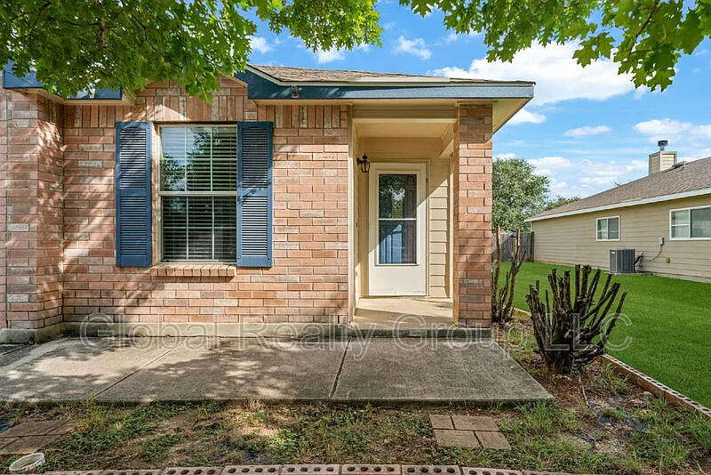 3 bed, 2.0 bath, 1495 sqft, $1,795 — Photo 3