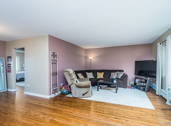 3rd image of 3445 W Bryn Mawr Ave APT 2W