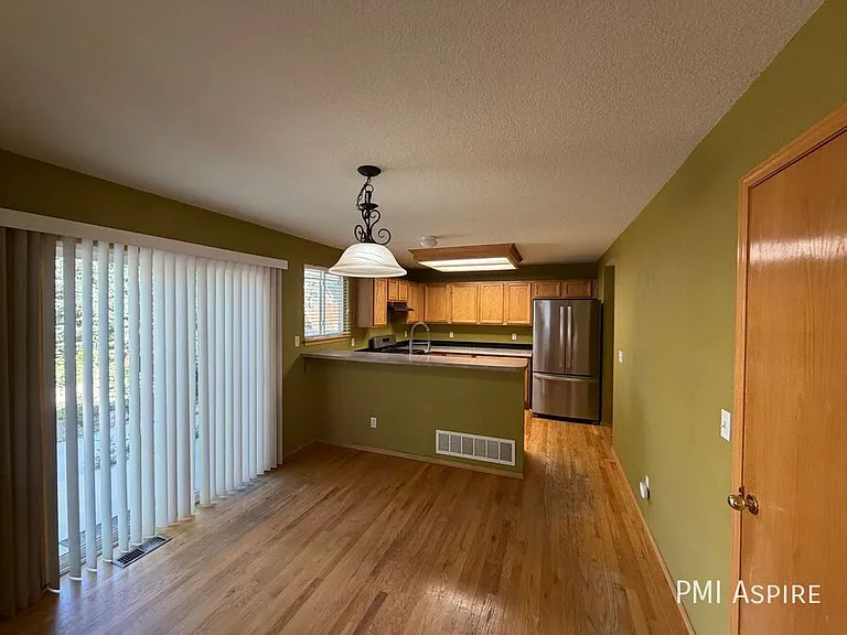 10489 Taylor Ave — Photo 4