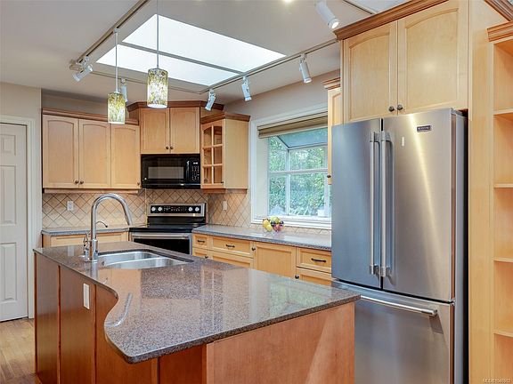 4th image of 928 Bearwood Ln #1