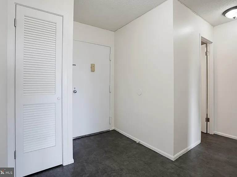 205 Yoakum Pkwy #1002 — Photo 15