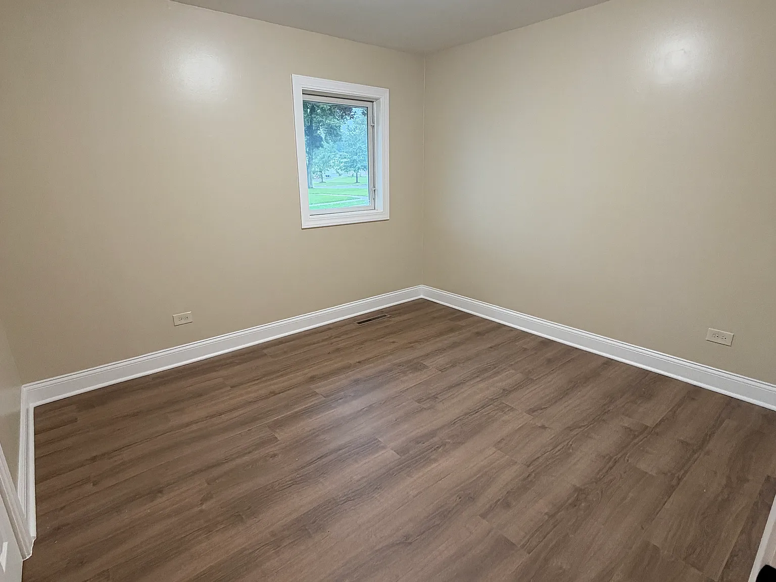 4 bed, 3178 sqft, $800 — Photo 4