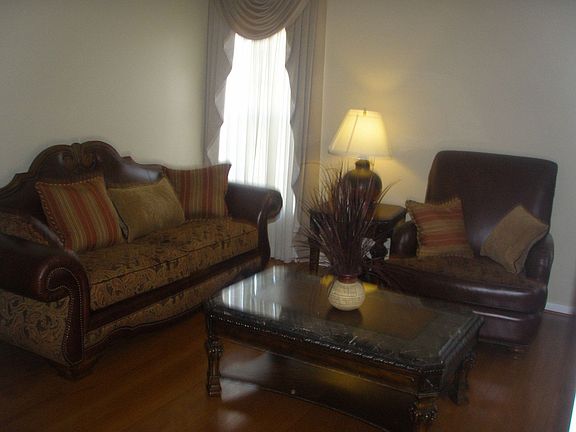 guests/piano/computer room