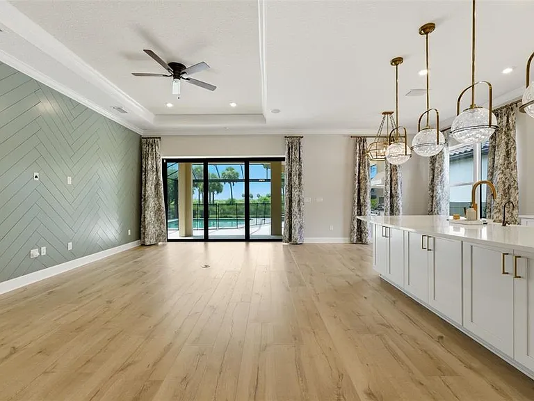 7708 Moonbeam Ave — Photo 10