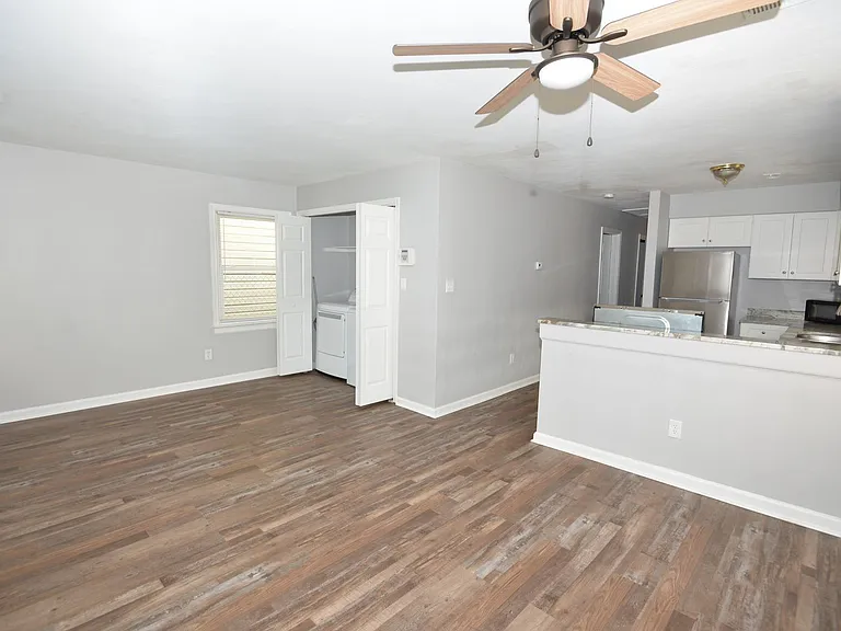 1227 W 41st St — Photo 3