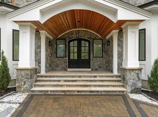 11 Skyline Dr, Wellesley, MA 02482