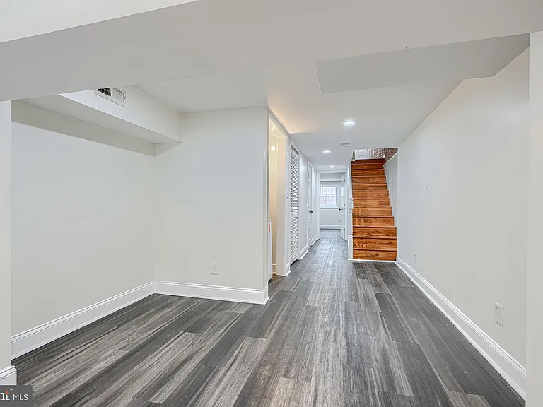 404 N Robinson St — Photo 21