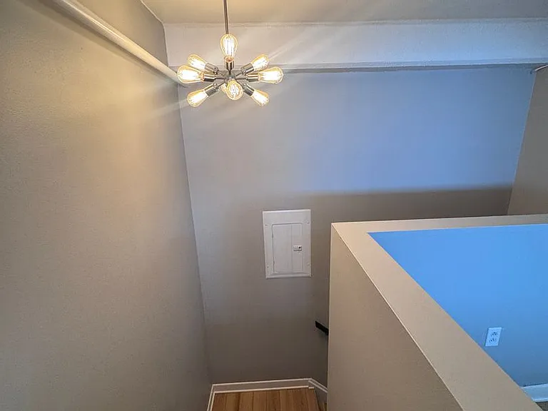 1133 W 9th Street — Photo 12
