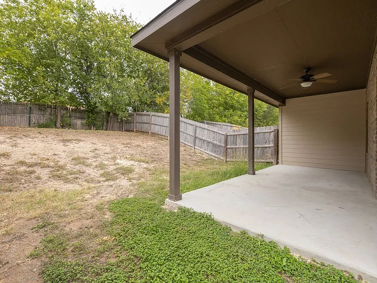 1066 Carolyn Cv — Photo 14