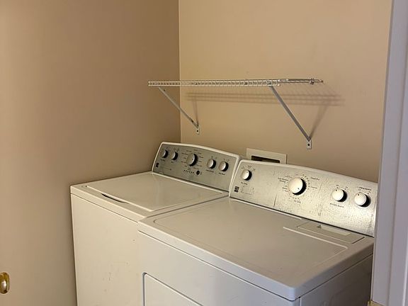 5th image of 3301 Laredo Dr #B