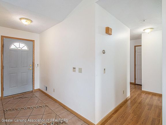2nd image of 2803 Old Hickory Ln
