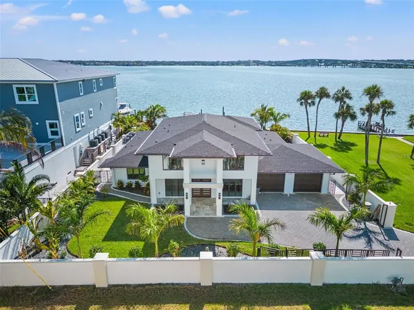117 16th St, Belleair Beach, FL 33786