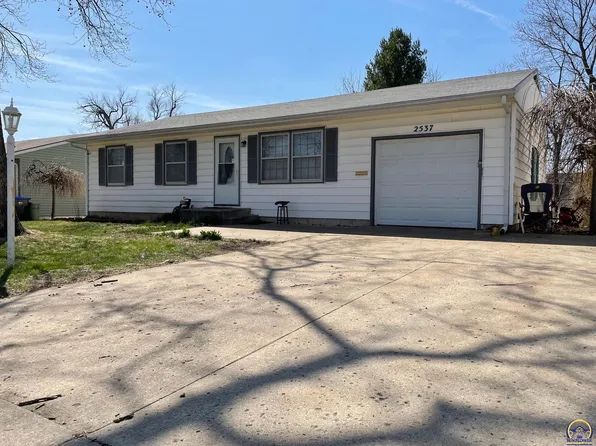 2537 SW Fairmont Rd, Topeka, KS 66614