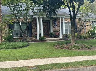 2314 Fallsview Rd, Indian Hills, KY 40207