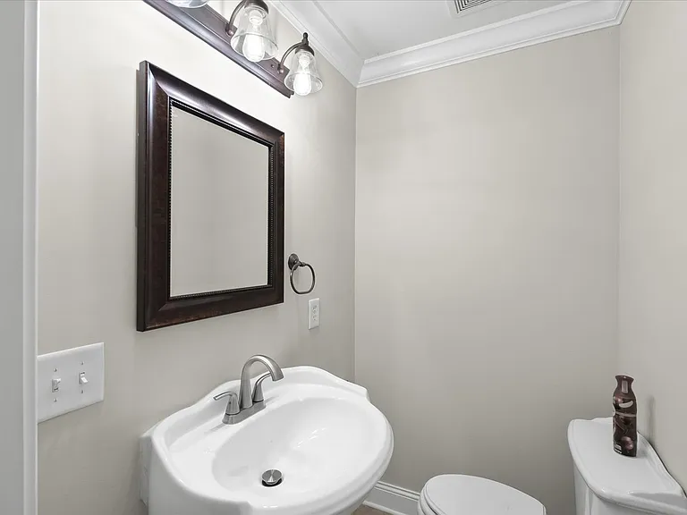708 Shelby Ave — Photo 12
