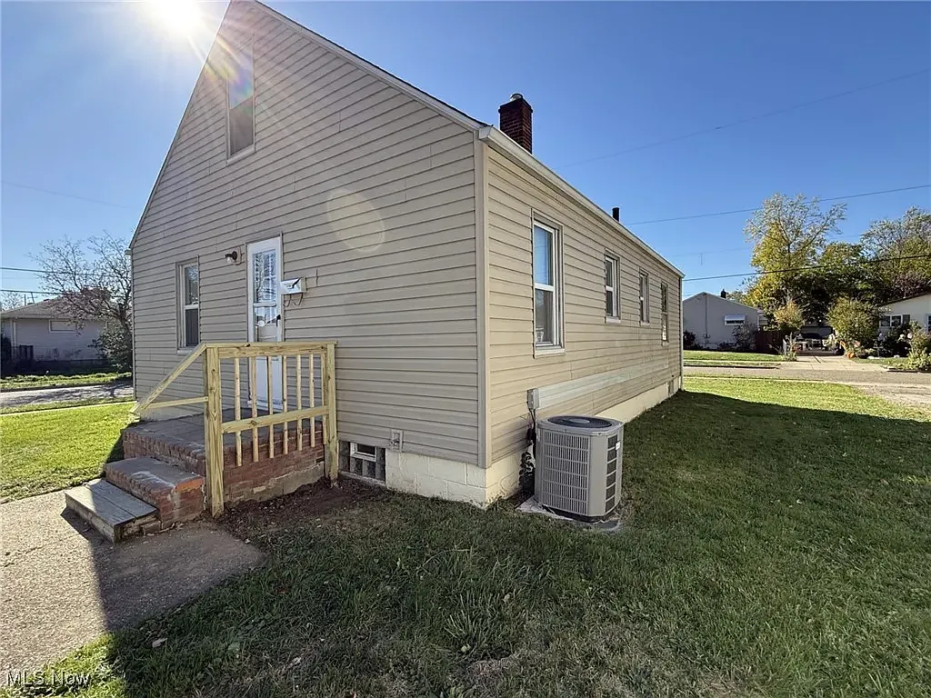 3 bed, 1155 sqft, $1,200 — Photo 2